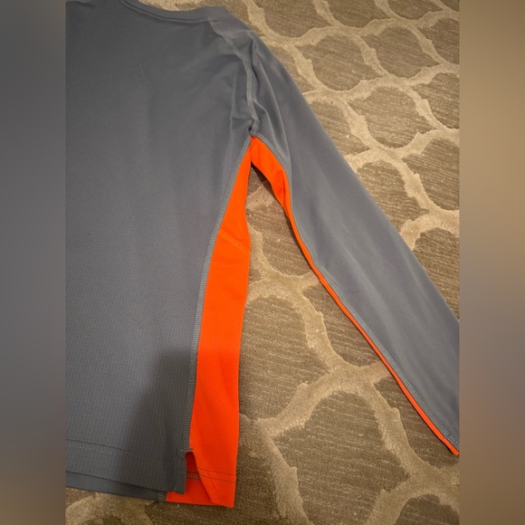 Nike Elite Gray and Orange Performance Shirt - Picture 5 of 12
